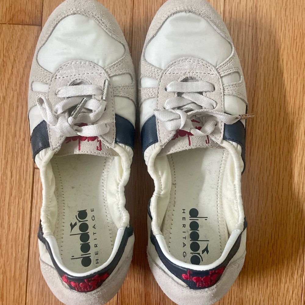 NWT Diadora Heritage Cream and Navy Blue Italian Sneakers with Red Detail